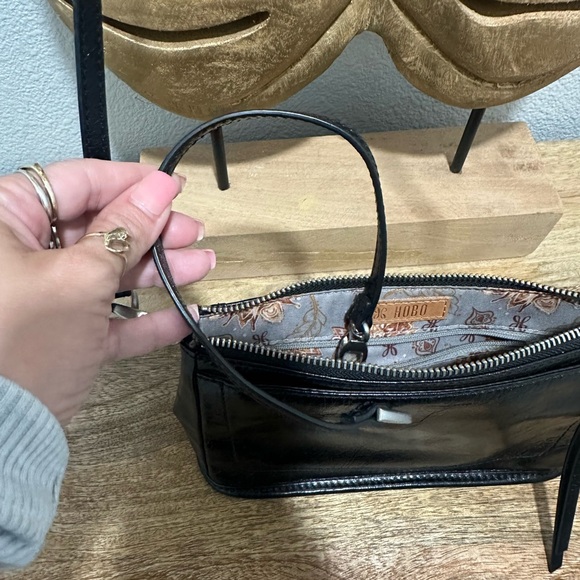 HOBO Black Leather Darcy Convertible Crossbody NWOT - Picture 6 of 6